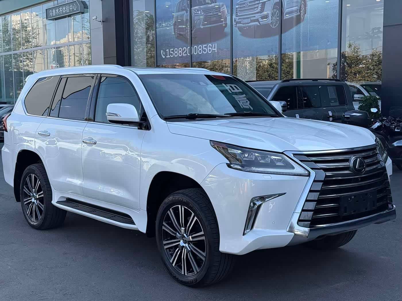 Lexus LX