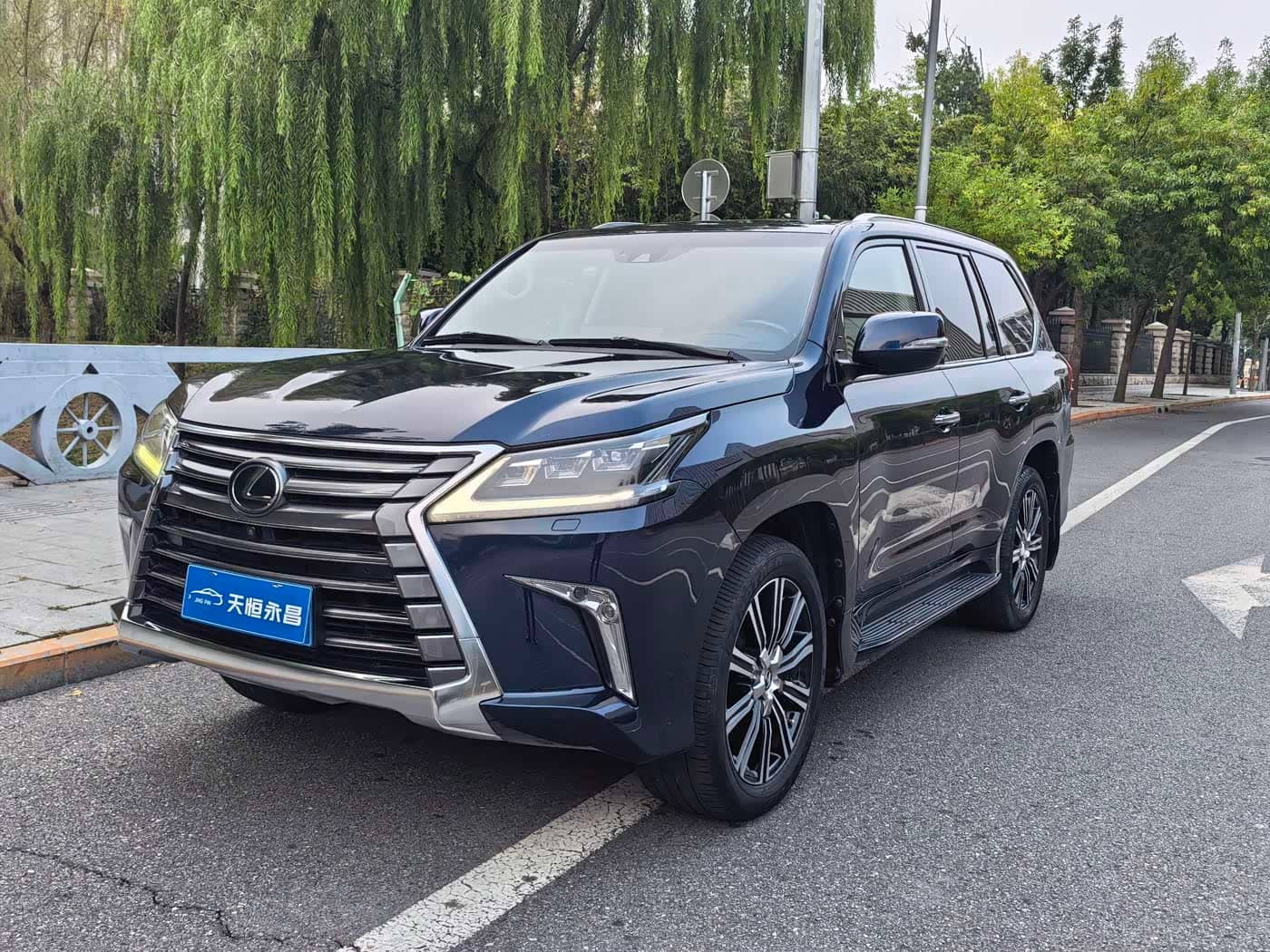 Lexus LX
