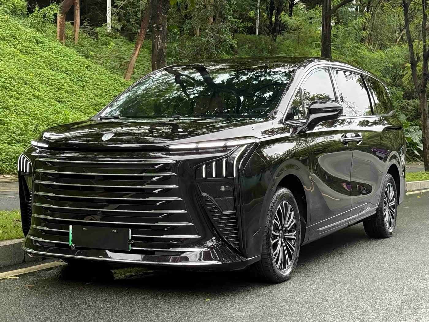Dongfeng Fengxing Starlight V9