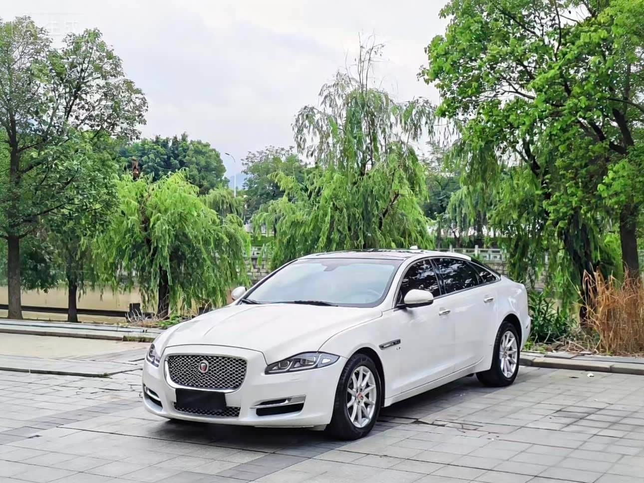 Jaguar XJ