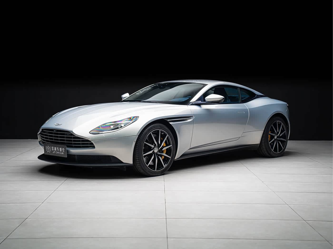Aston Martin DB11