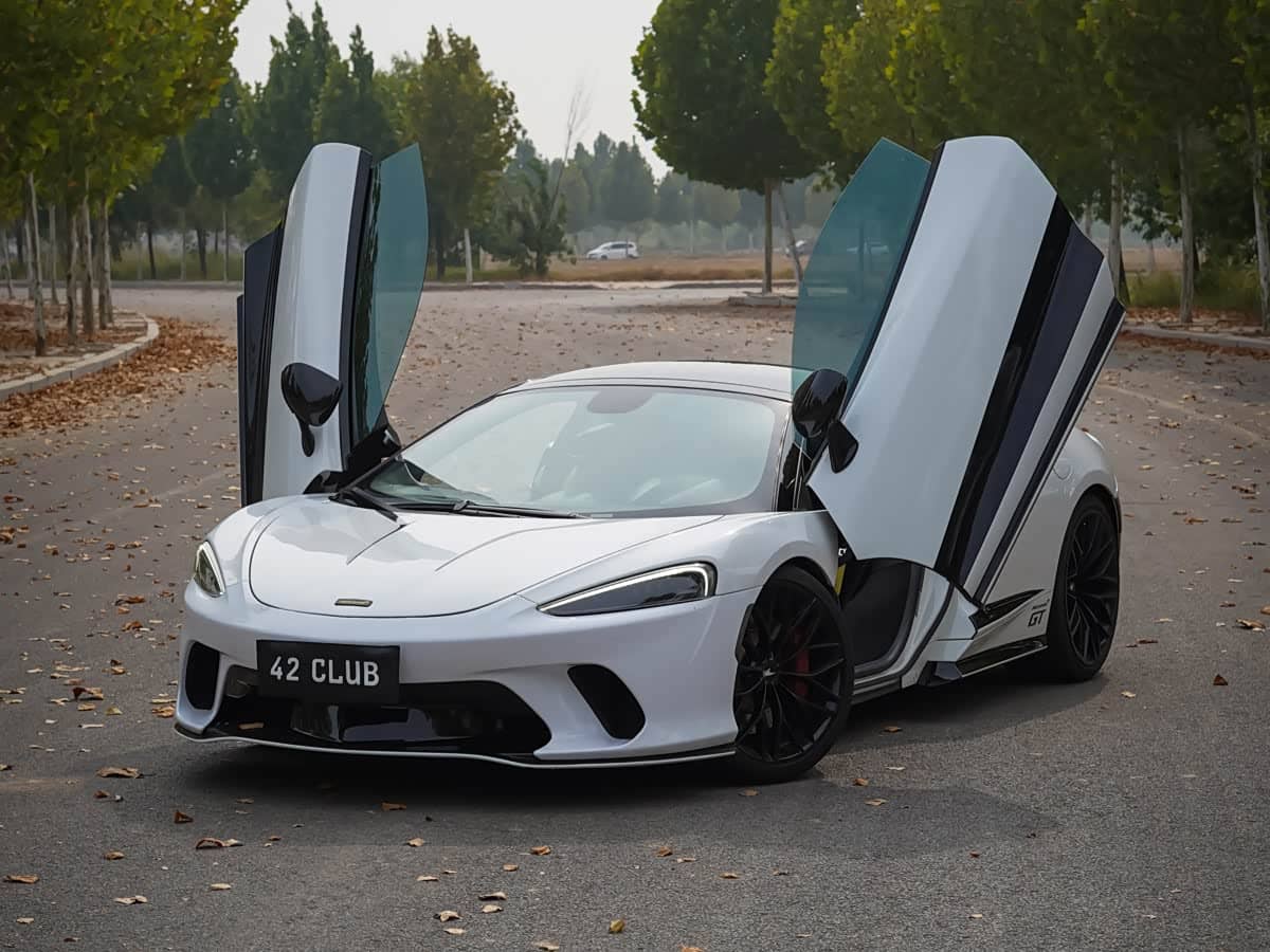 McLaren GT
