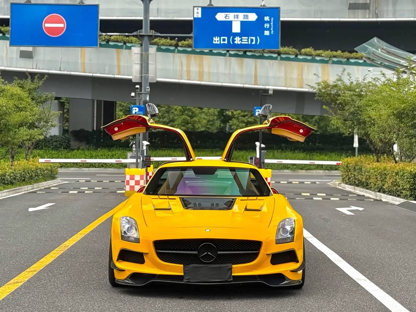 Mercedes-Benz SLS AMG
