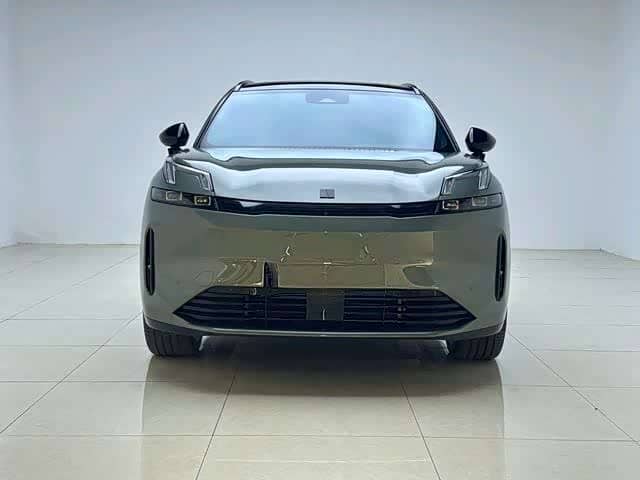 Lynk & Co 08 EM-P