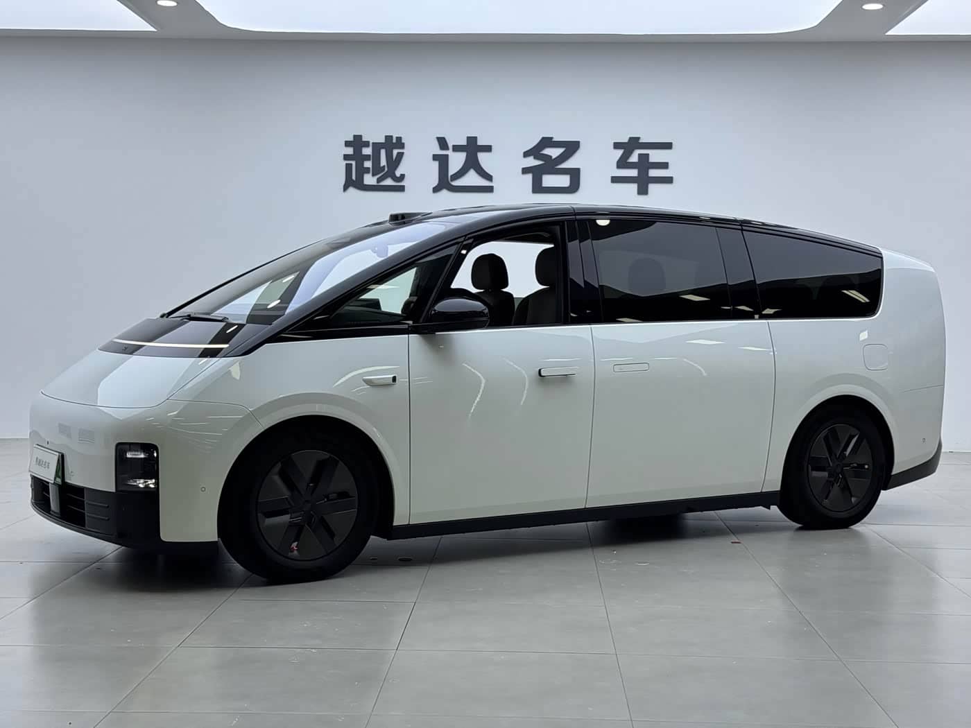 Li Auto MEGA