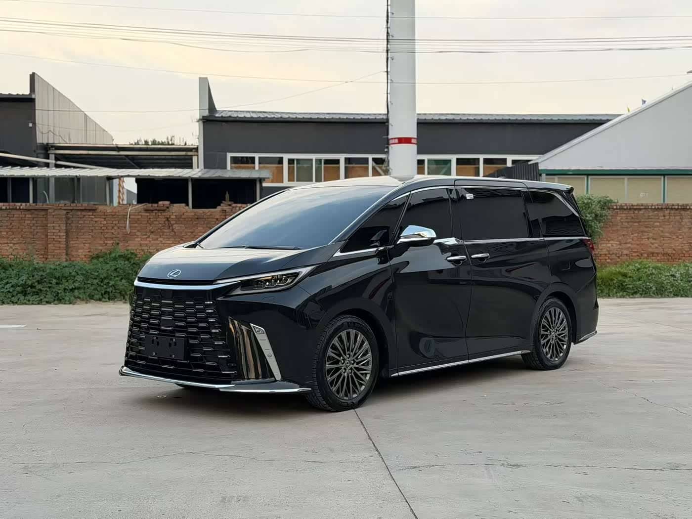 Lexus LM