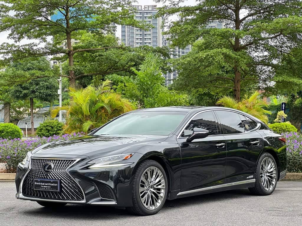 Lexus LS