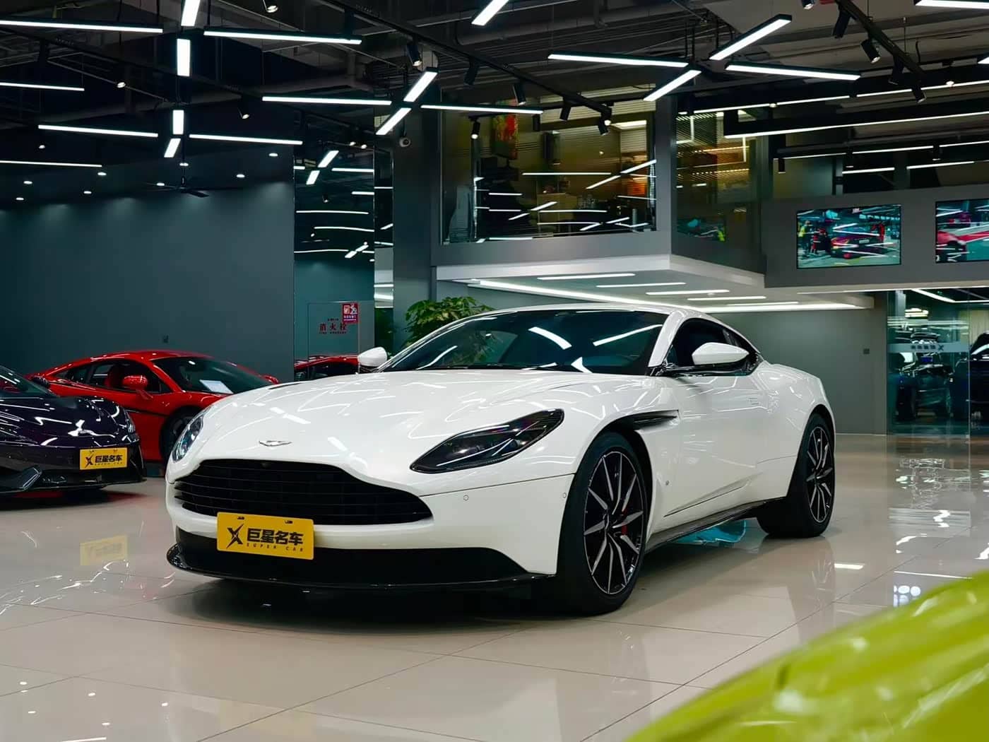 Aston Martin DB11