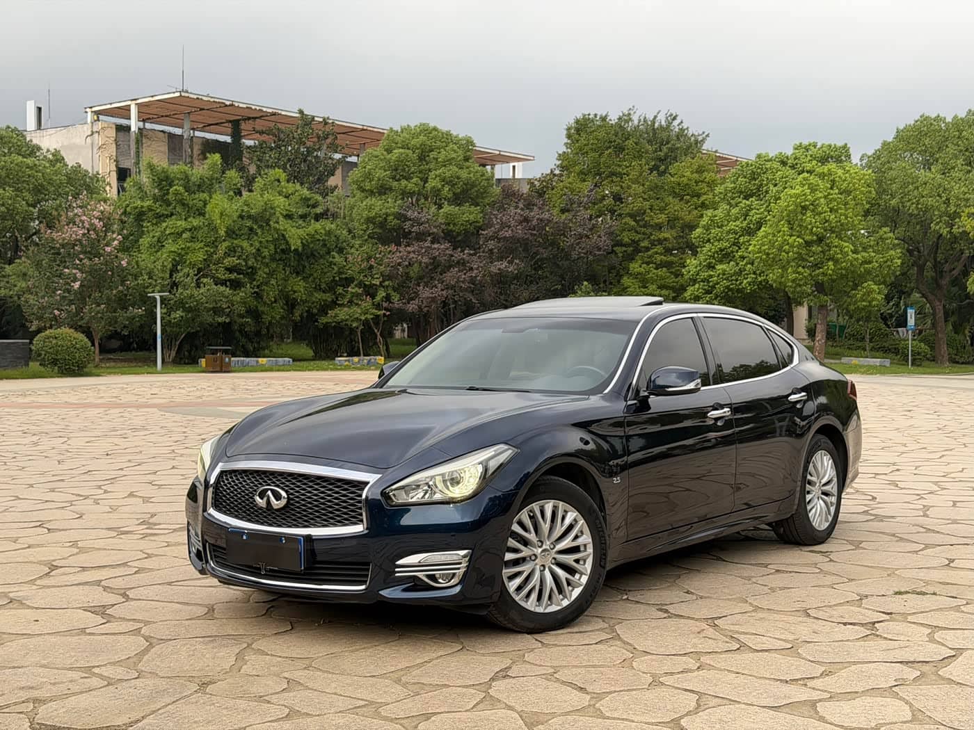 Infiniti Q70