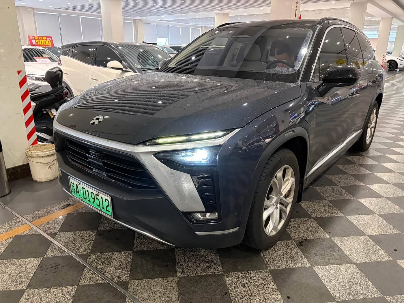 NIO ES8