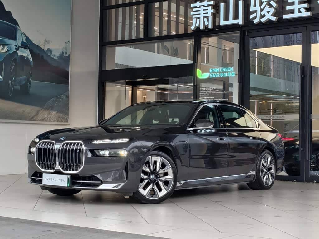 BMW i7