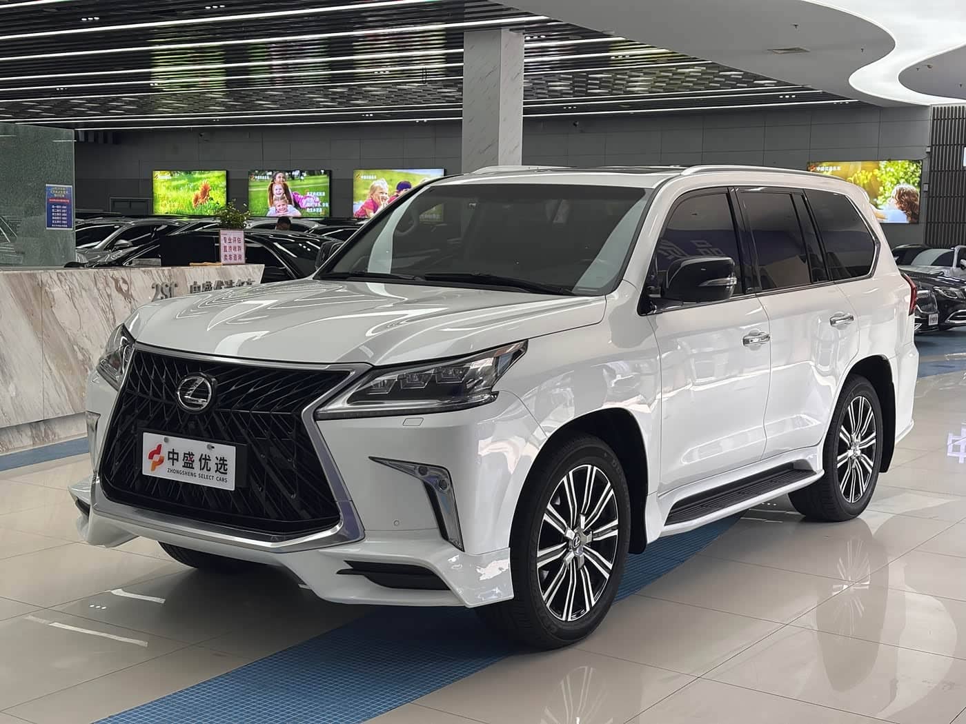 Lexus LX