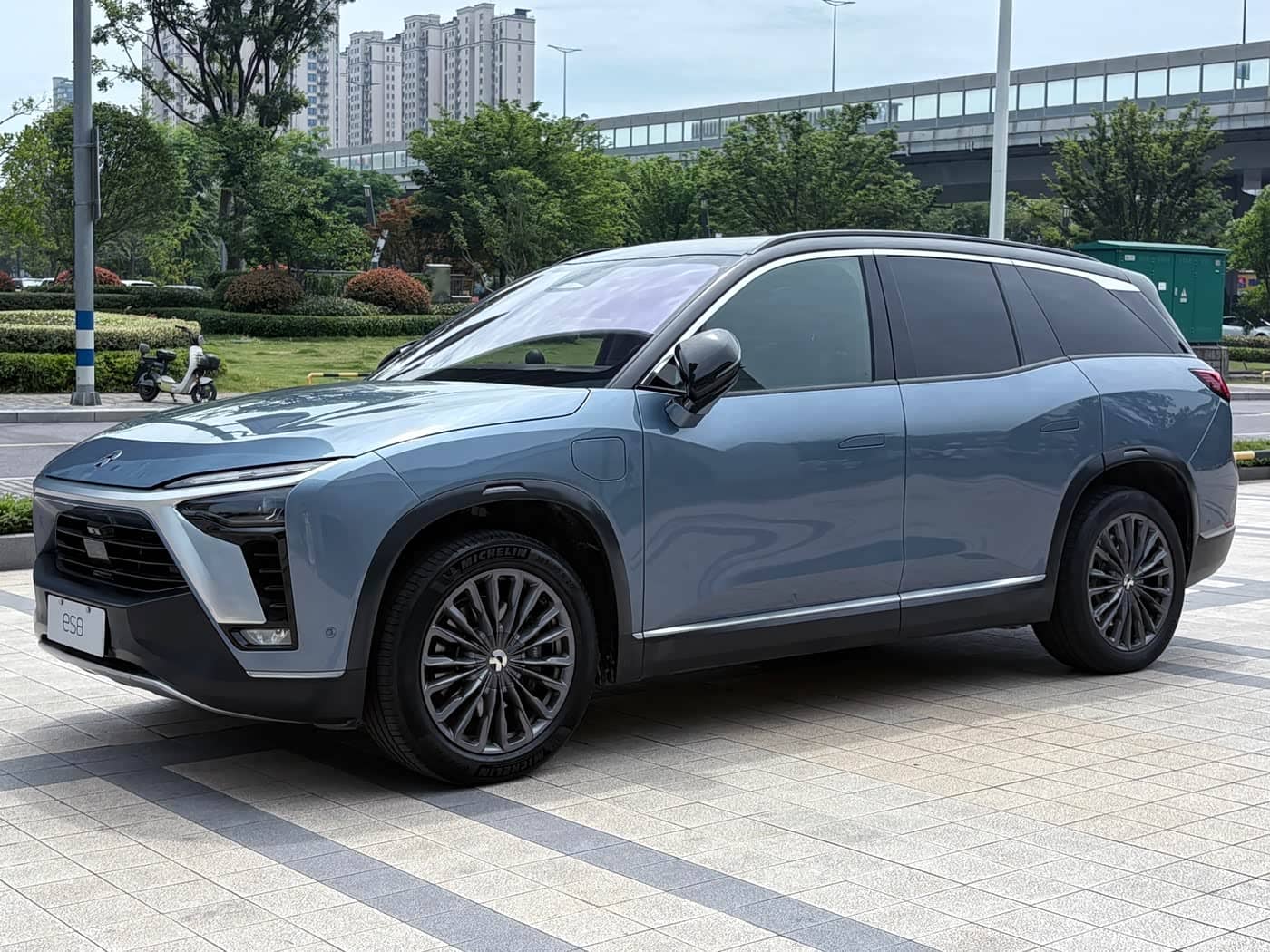 NIO ES8