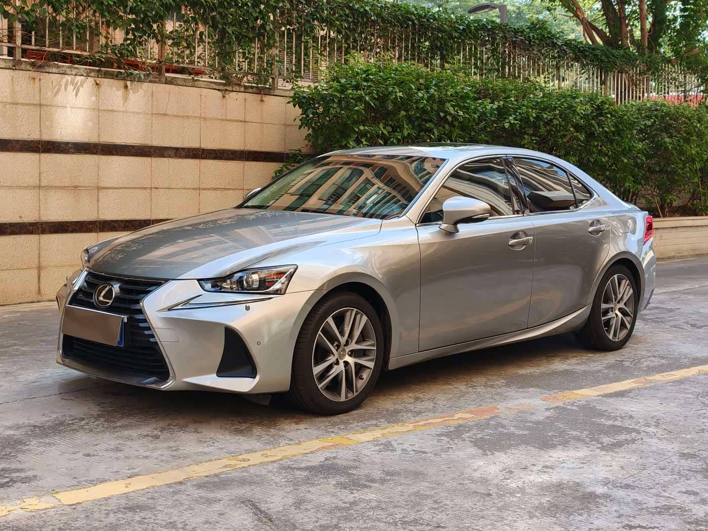 Lexus IS
