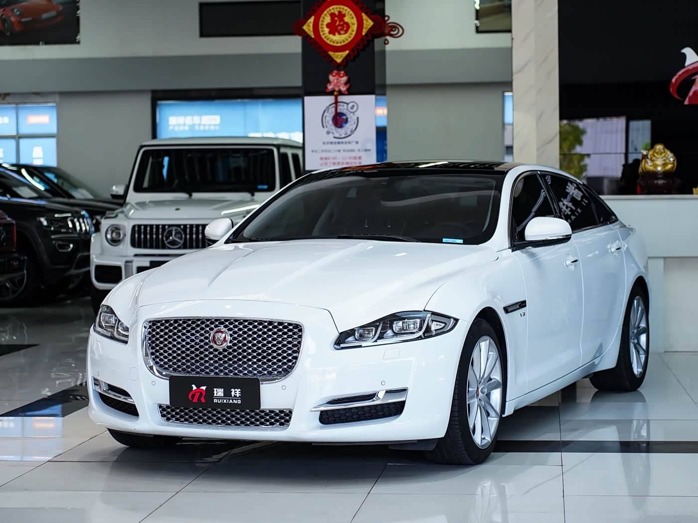 Jaguar XJ