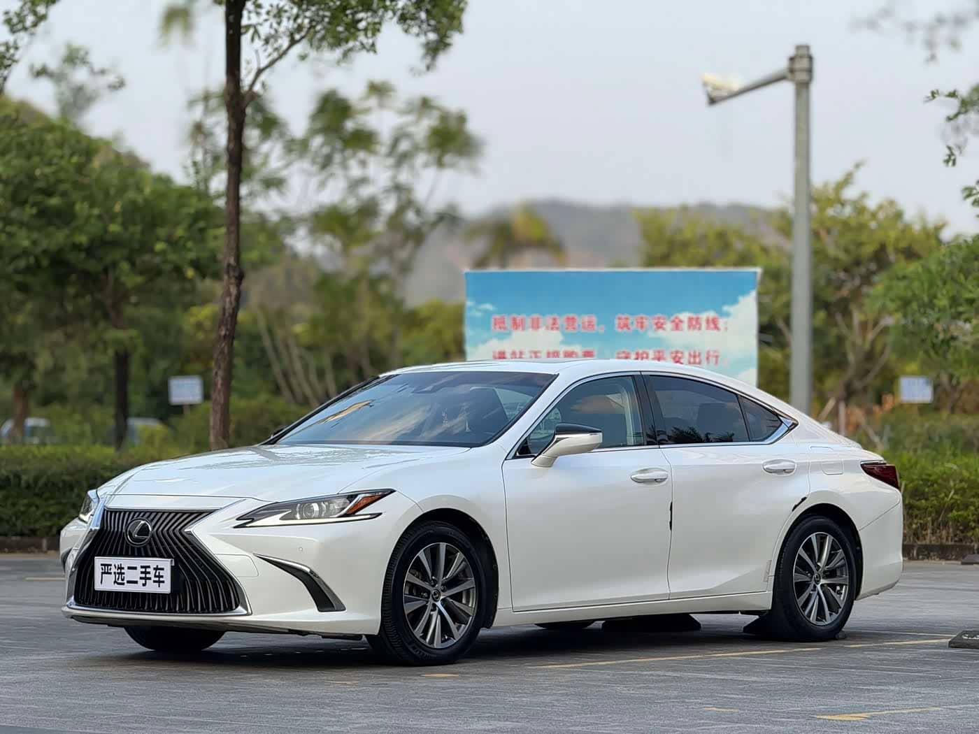 Lexus ES