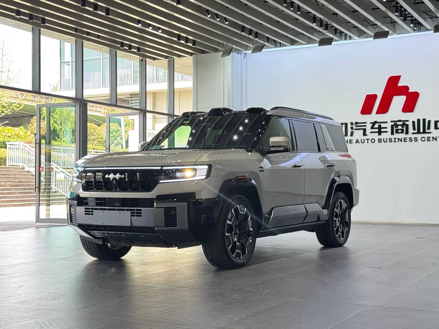Fang Cheng Bao Leopard 8