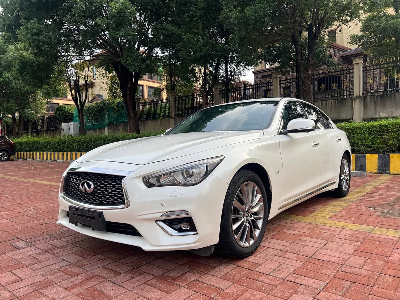 Infiniti Q50L