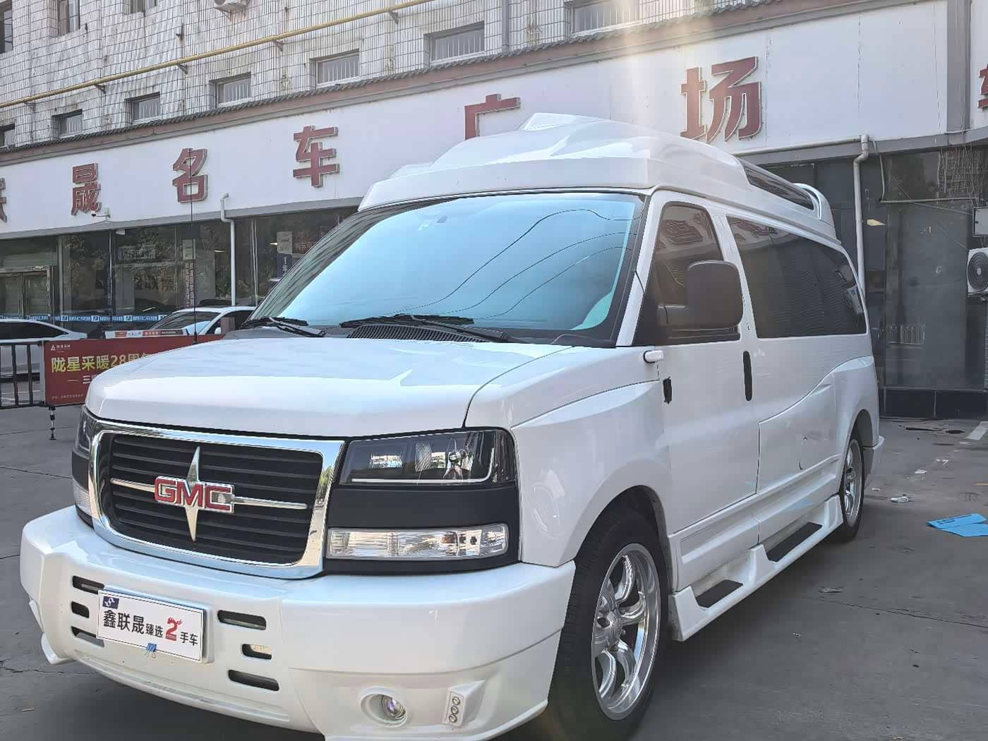 GMC Savana