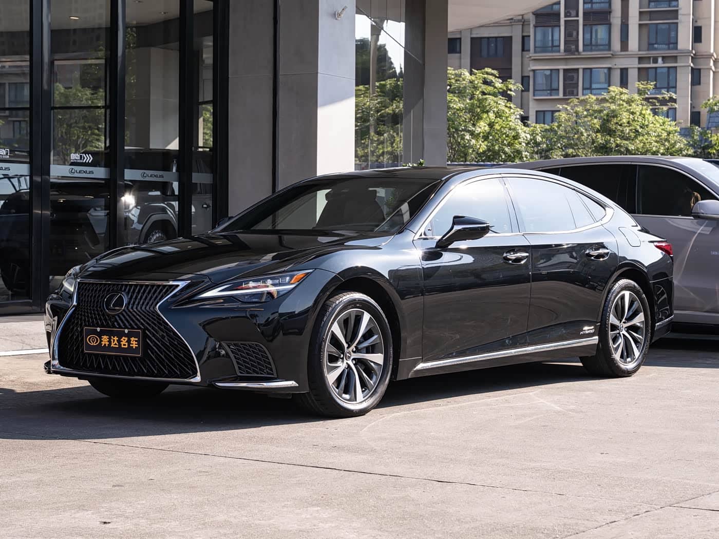 Lexus LS