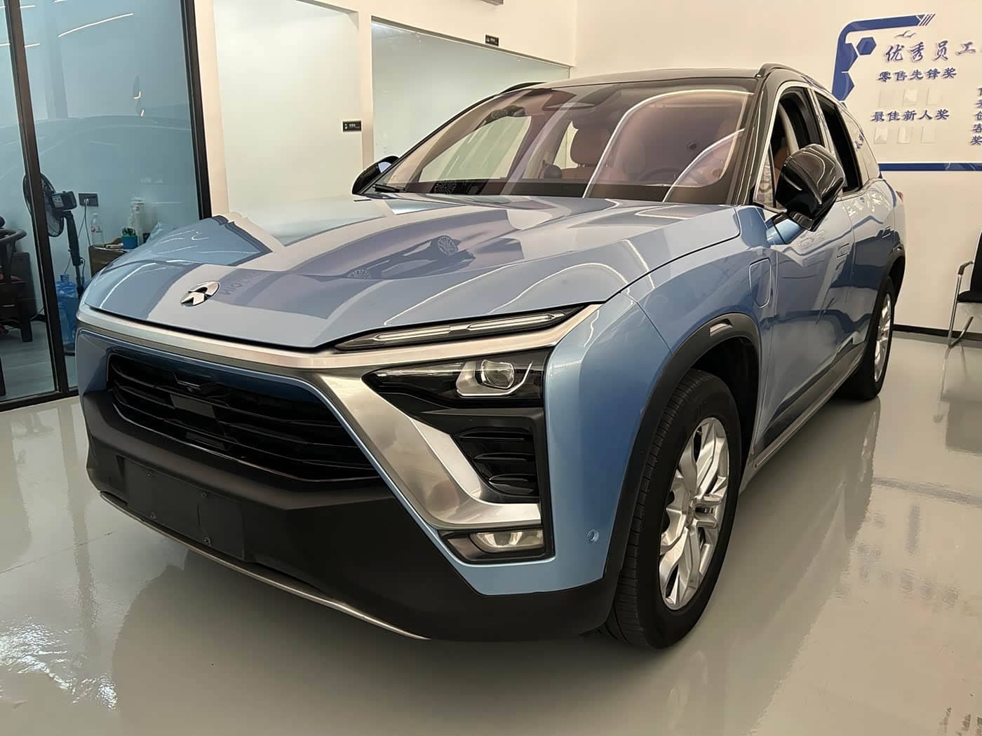 NIO ES8