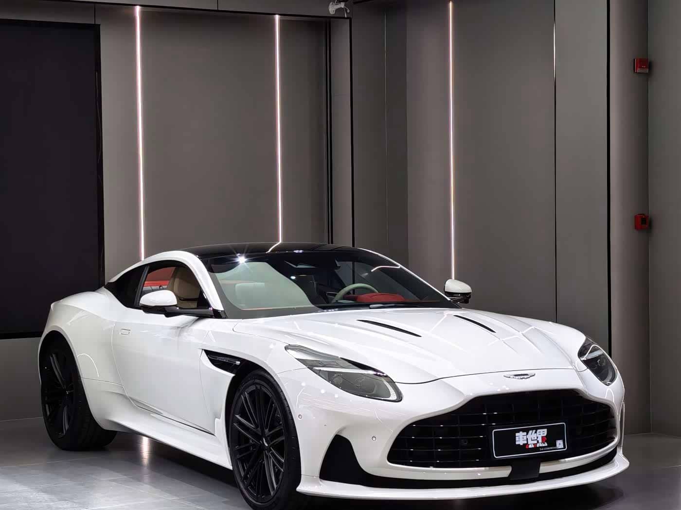 Aston Martin DB12