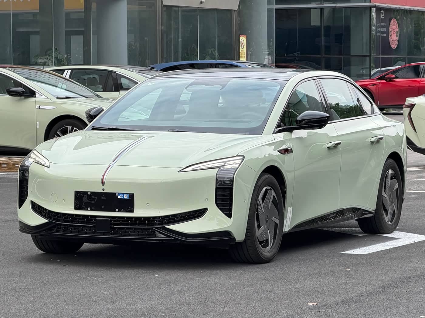 Hongqi EH7