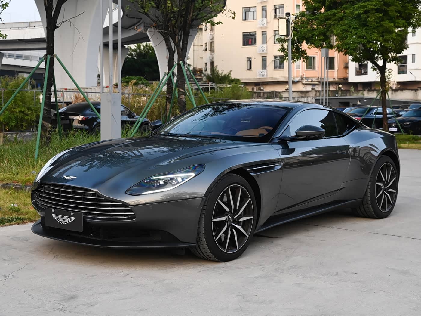 Aston Martin DB11