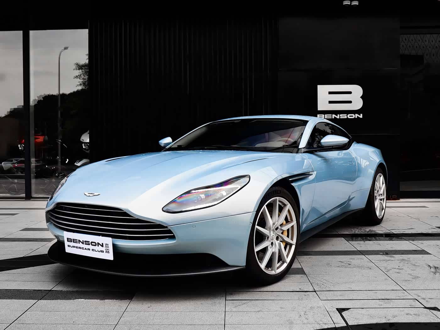 Aston Martin DB11