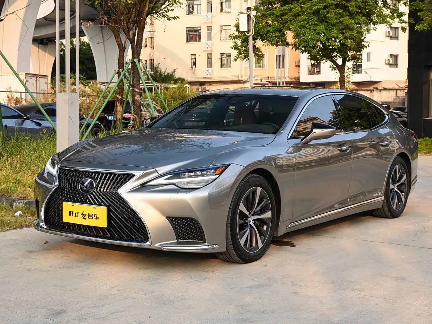 Lexus LS