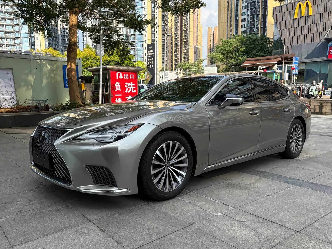 Lexus LS