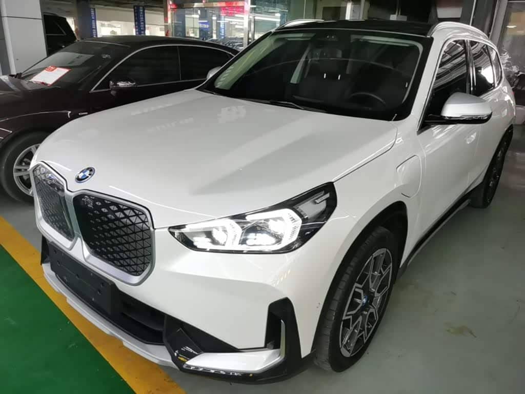 BMW iX1