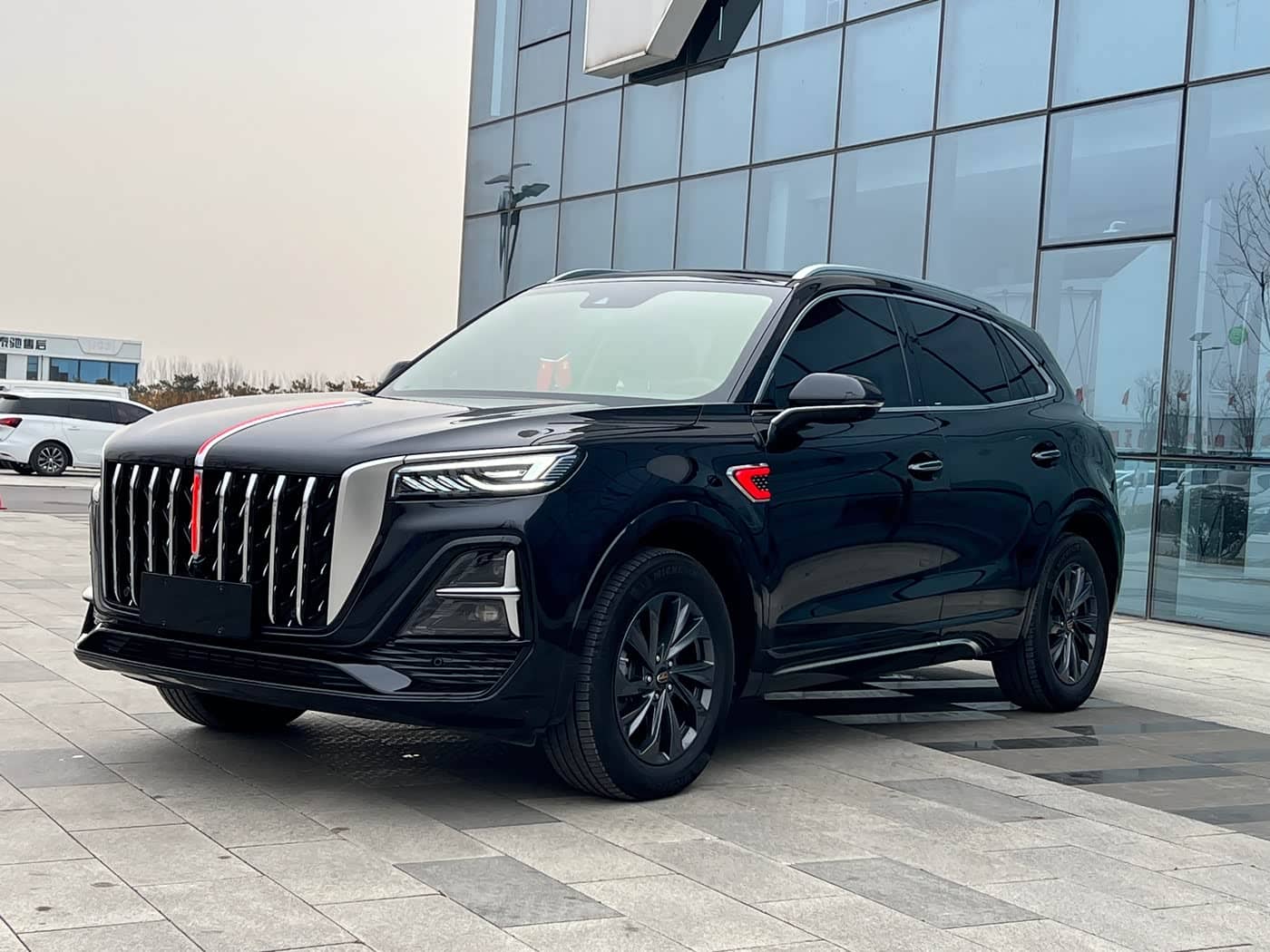 Hongqi HS5