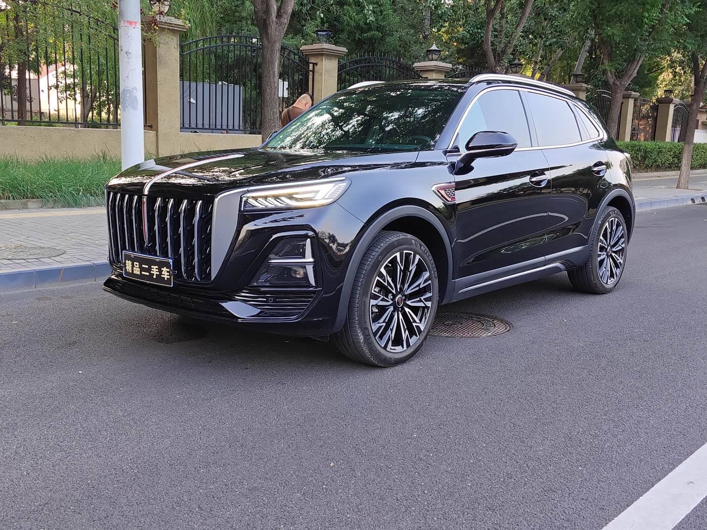 Hongqi HS5