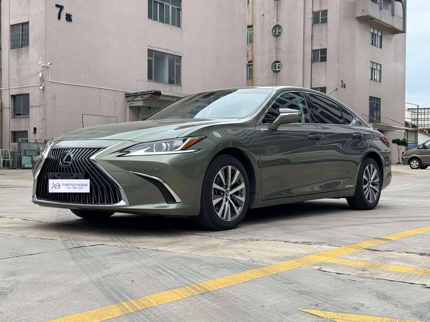 Lexus ES