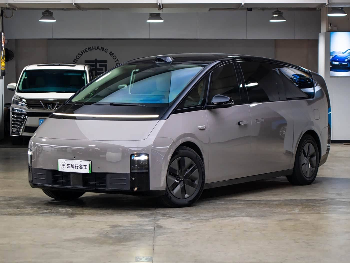 Li Auto MEGA