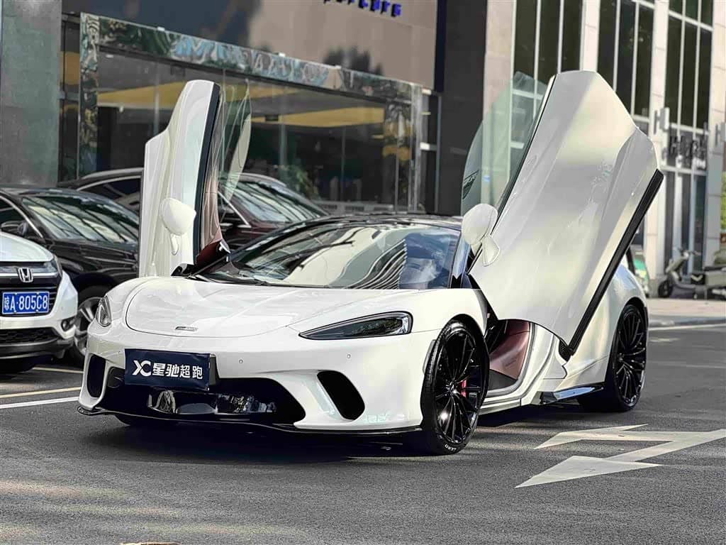 McLaren GT