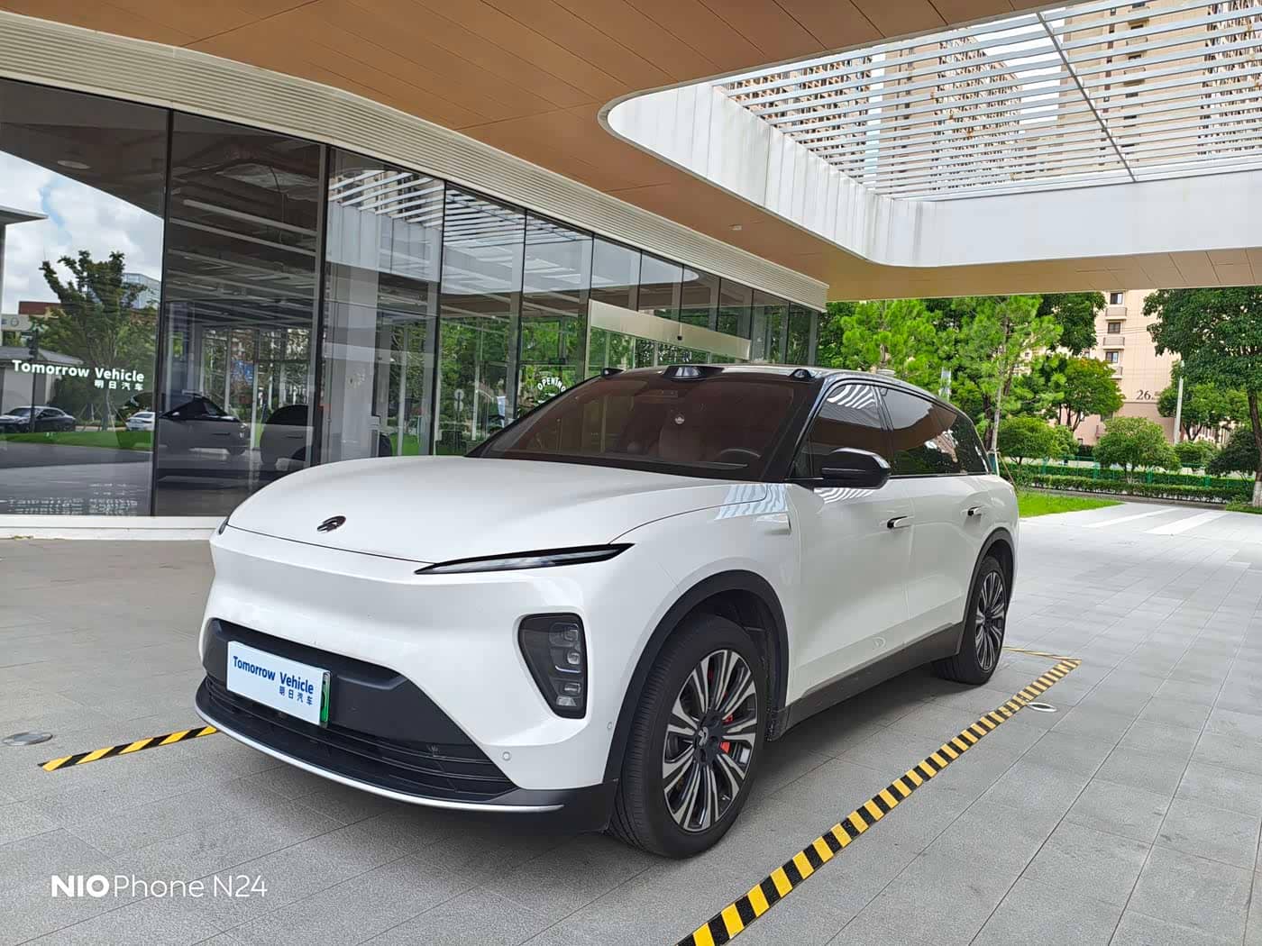 NIO ES8