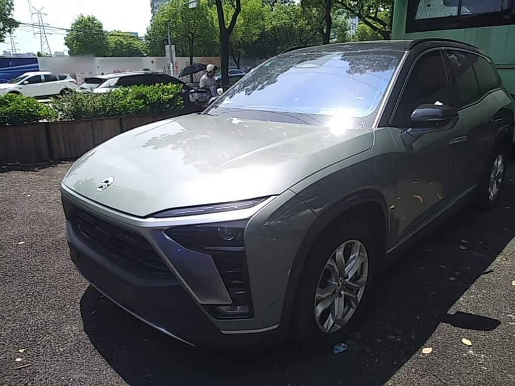 NIO ES8