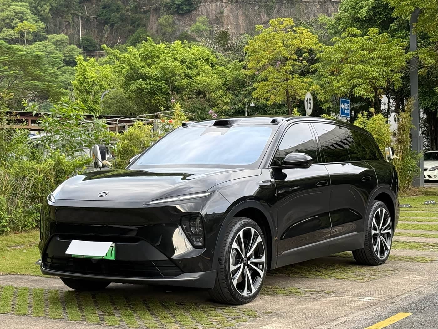 NIO ES8