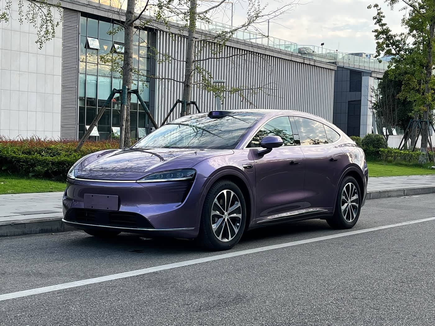 Zhijie Luxeed R7