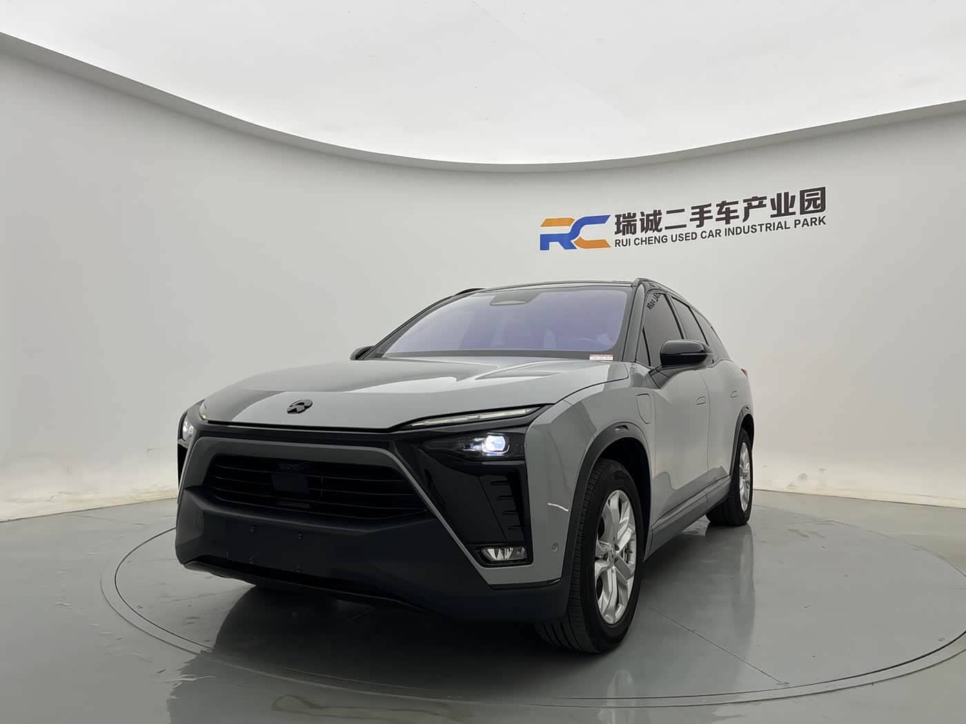 NIO ES8