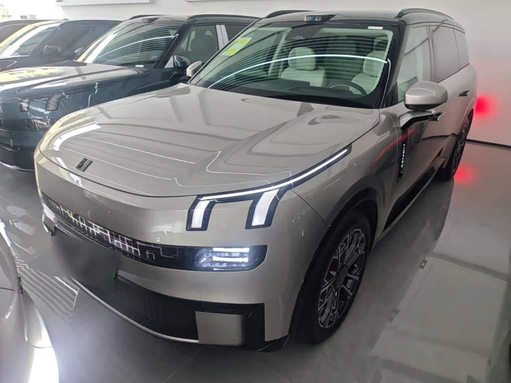 Lynk & Co 900