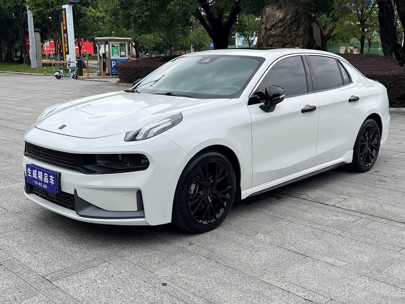Lynk & Co 03
