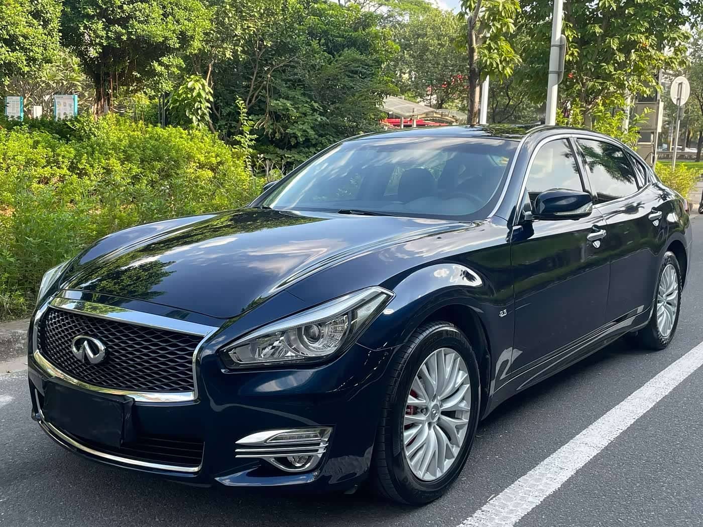 Infiniti Q70