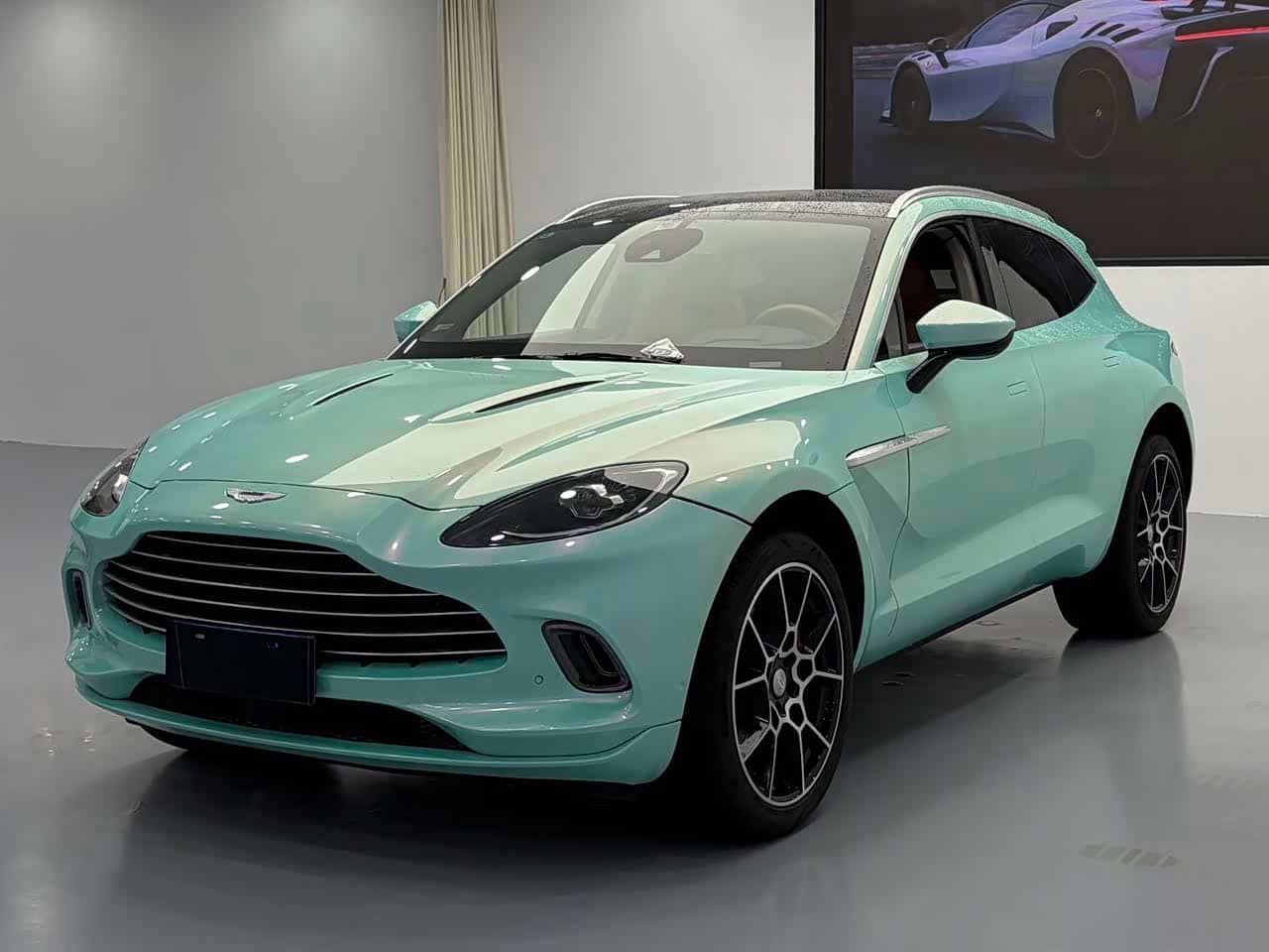 Aston Martin DBX
