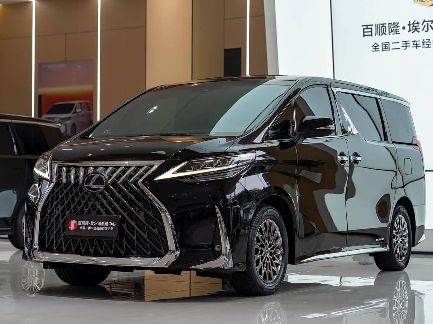 Lexus LM