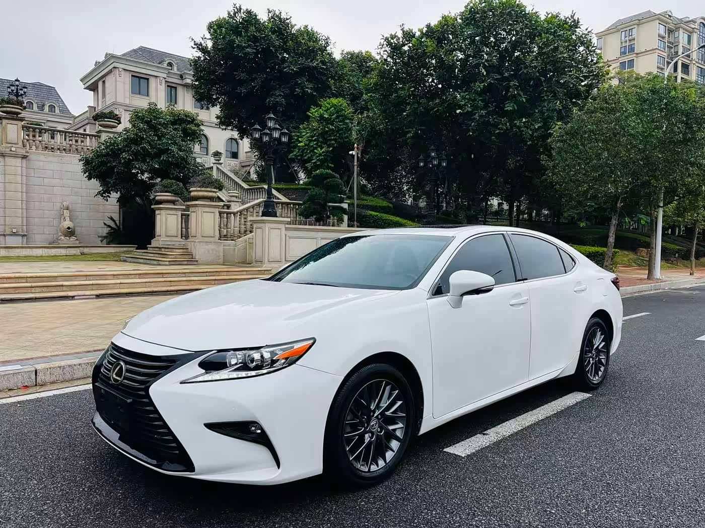 Lexus ES