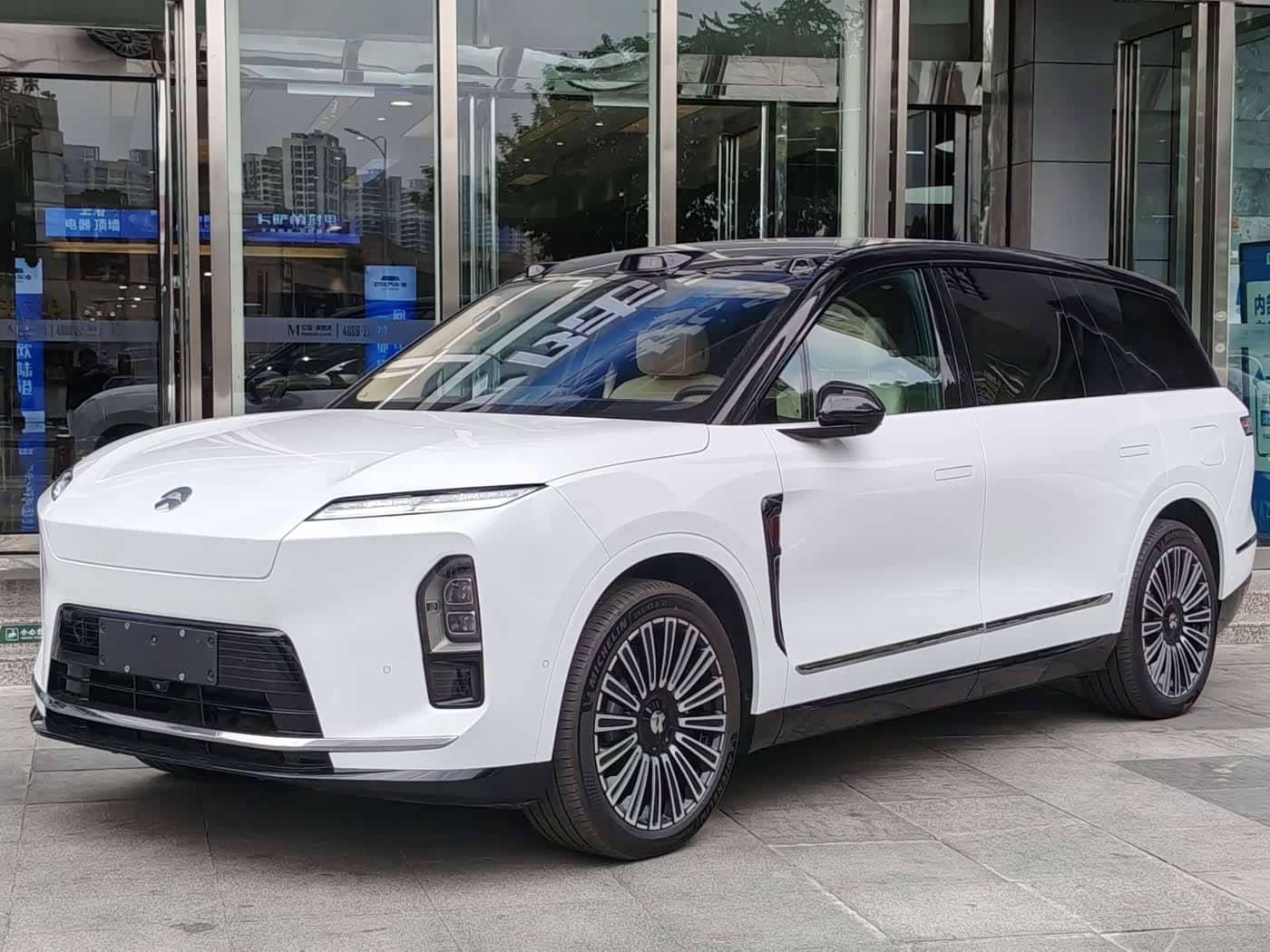 NIO ES8