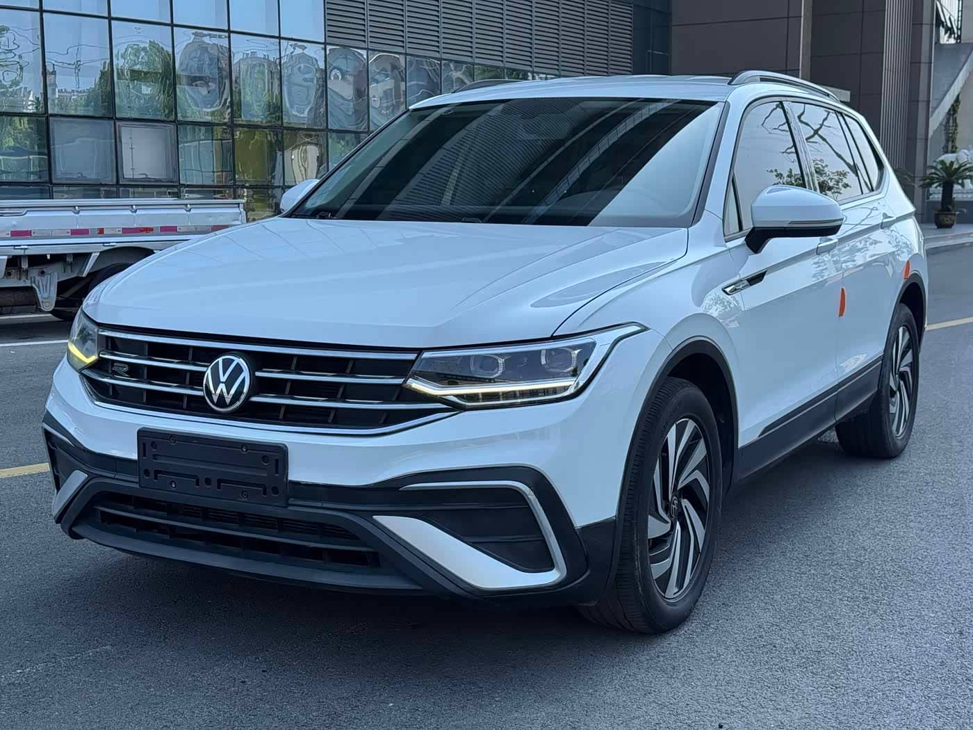 Volkswagen Tiguan L